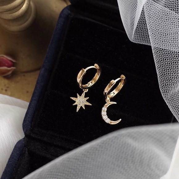 ✨Insta star ⭐️ moon 🌙 earrings - Picture 3 of 4